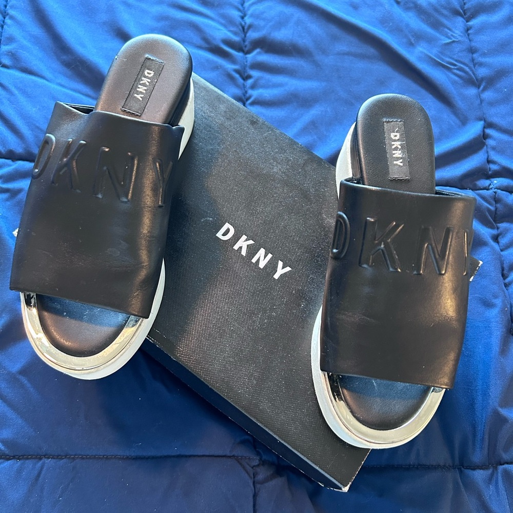 DKNY • Black/White Platform Slides • 7.5